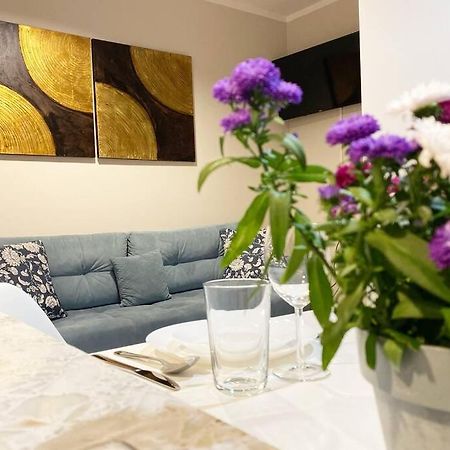 Exclusive 2Br! Apartment Near City Center +Netflix Warsaw Luaran gambar