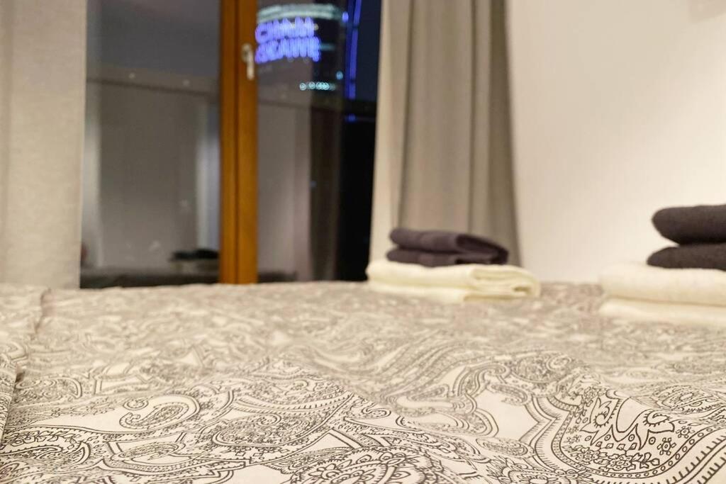 Exclusive 2Br! Apartment Near City Center +Netflix Warsaw Luaran gambar