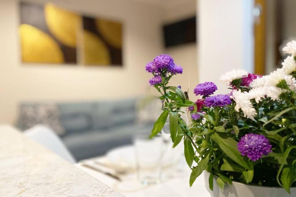 Exclusive 2Br! Apartment Near City Center +Netflix Warsaw Luaran gambar