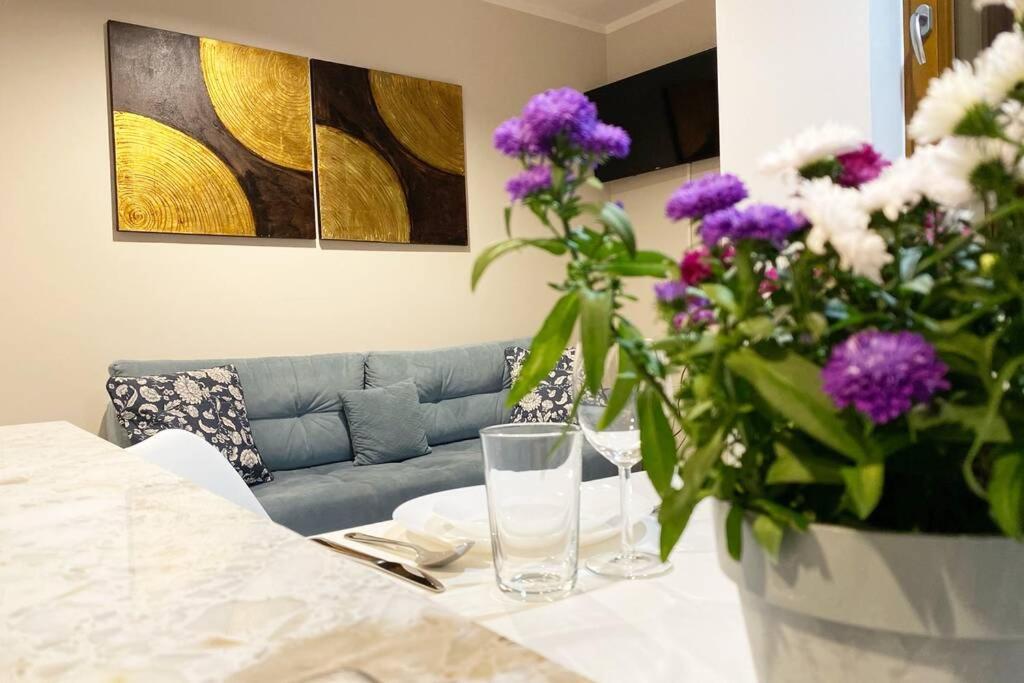 Exclusive 2Br! Apartment Near City Center +Netflix Warsaw Luaran gambar